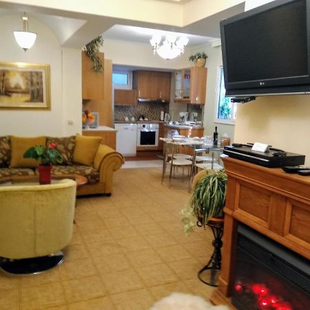 Wonderful Playroom Apartment Афины Экстерьер фото
