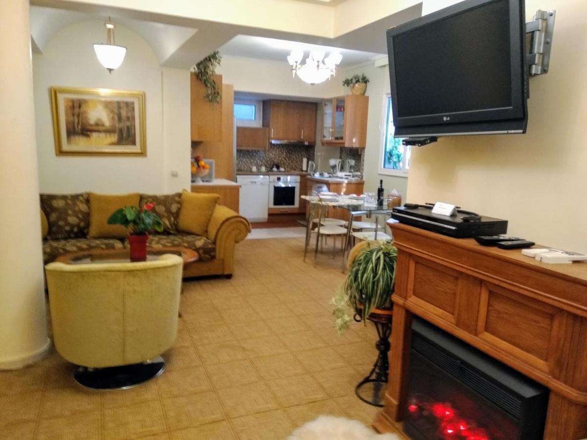 Wonderful Playroom Apartment Афины Экстерьер фото