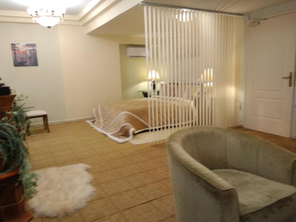 Wonderful Playroom Apartment Афины Экстерьер фото