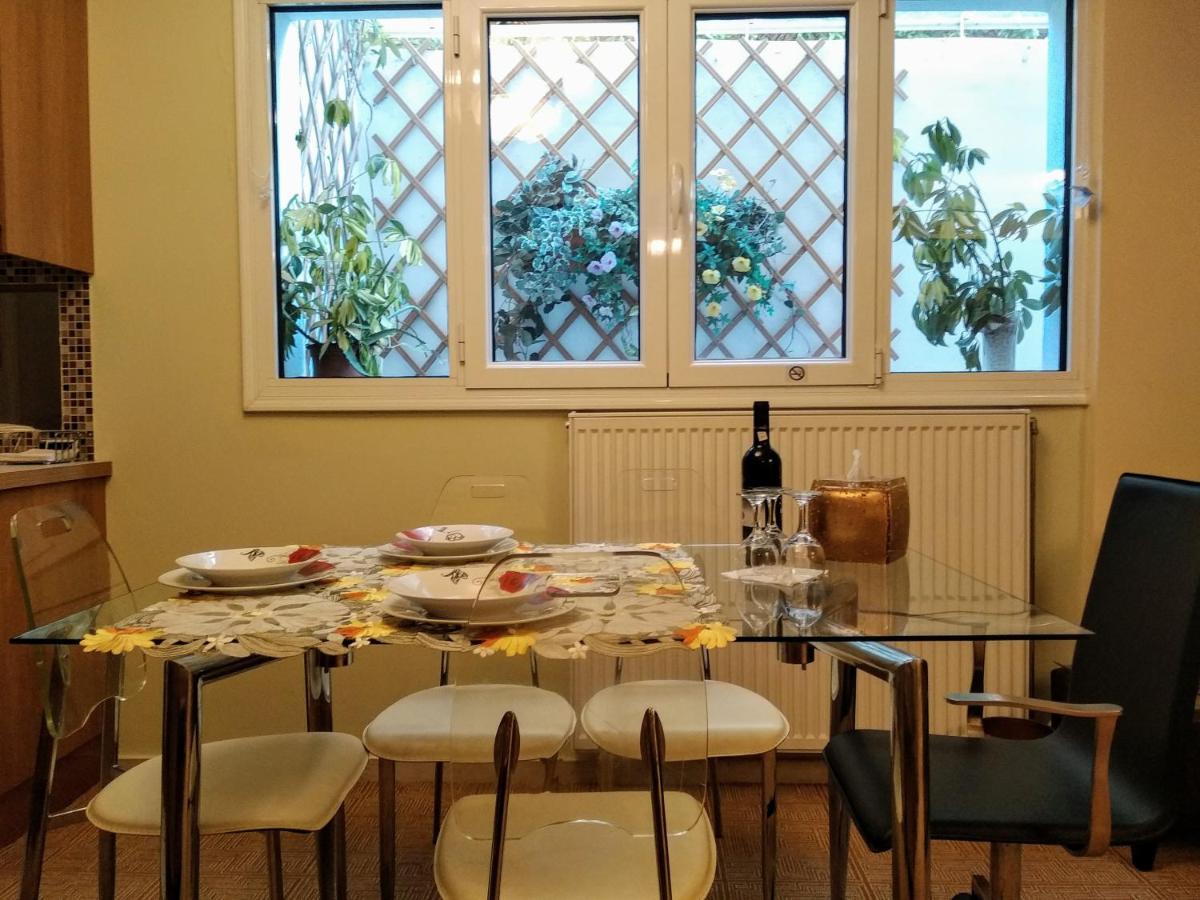 Wonderful Playroom Apartment Афины Экстерьер фото